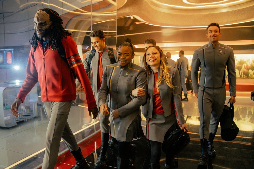 L-R: Karim Diané as Jay-Den, George Hawkins as Darem, Kerrice Brooks as SAM, Bella Shepard as Genesis, and Sandro Rosta as Caleb in season 1, episode 5, of Star Trek: Starfleet Aca